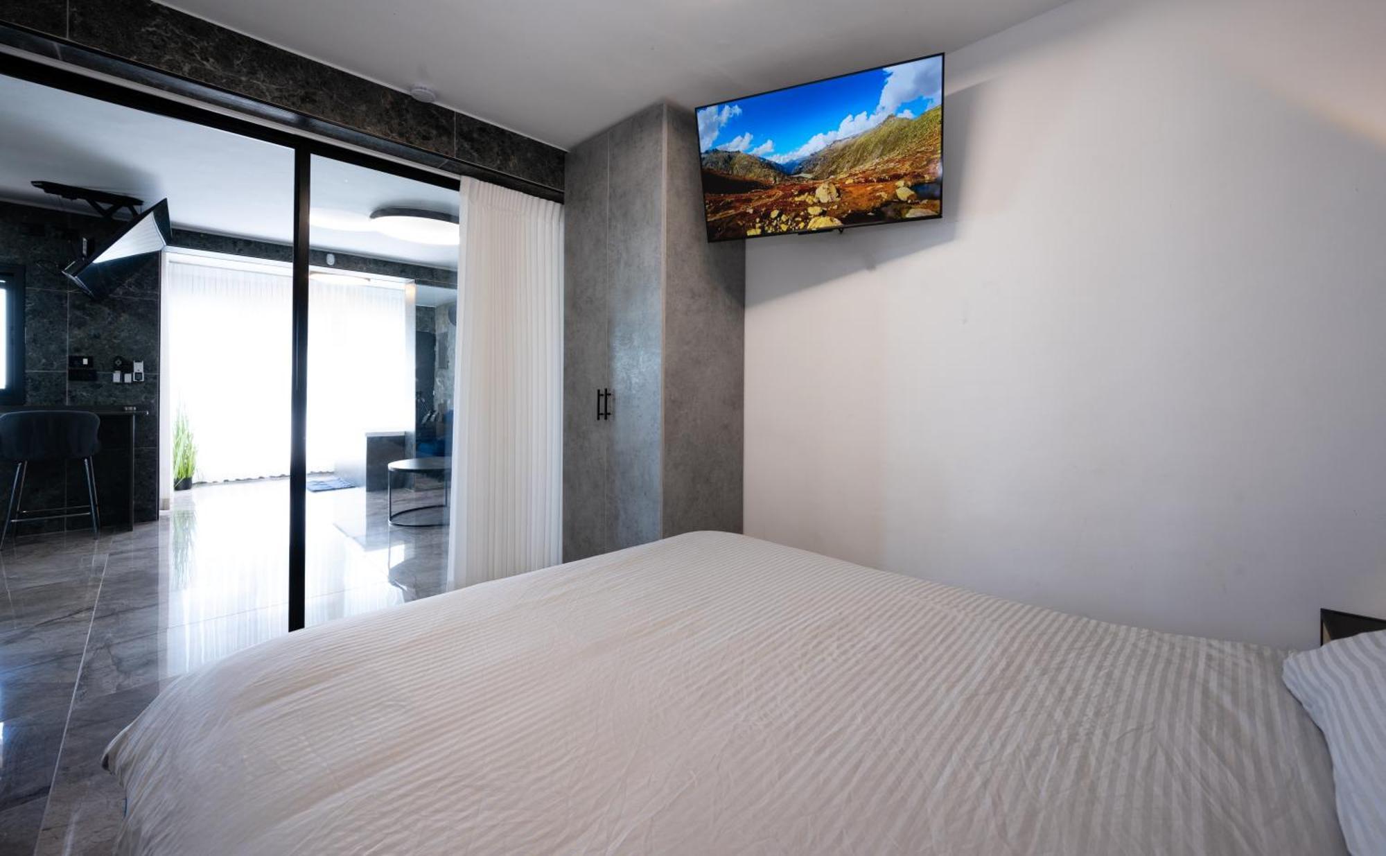 מבנים בים 77 Suites At Sea Haifa Exteriér fotografie