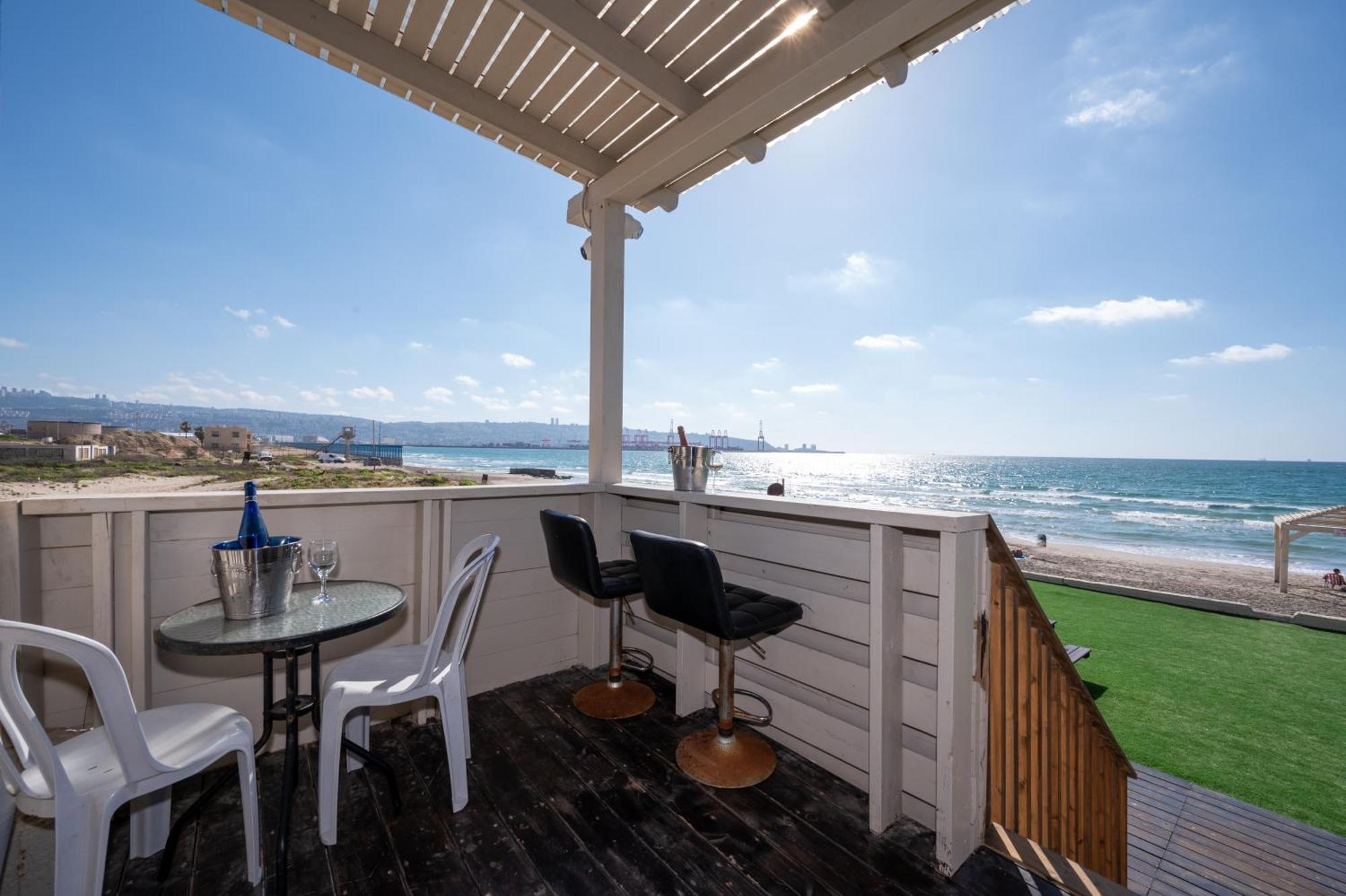 מבנים בים 77 Suites At Sea Haifa Exteriér fotografie
